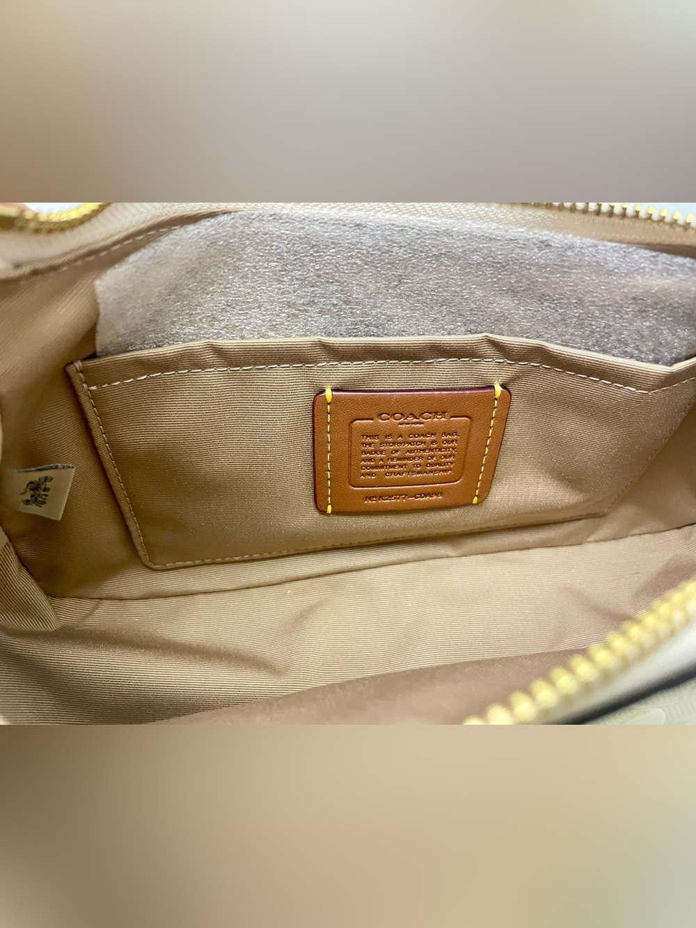 NWT Coach Teri Shoulder Bag In Signature Leather With Heart Charm in Chalk CDA98 - Picture 10 of 12